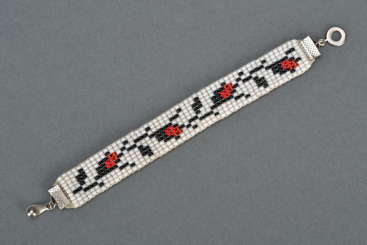 Hand-woven beaded bracelet photo 3