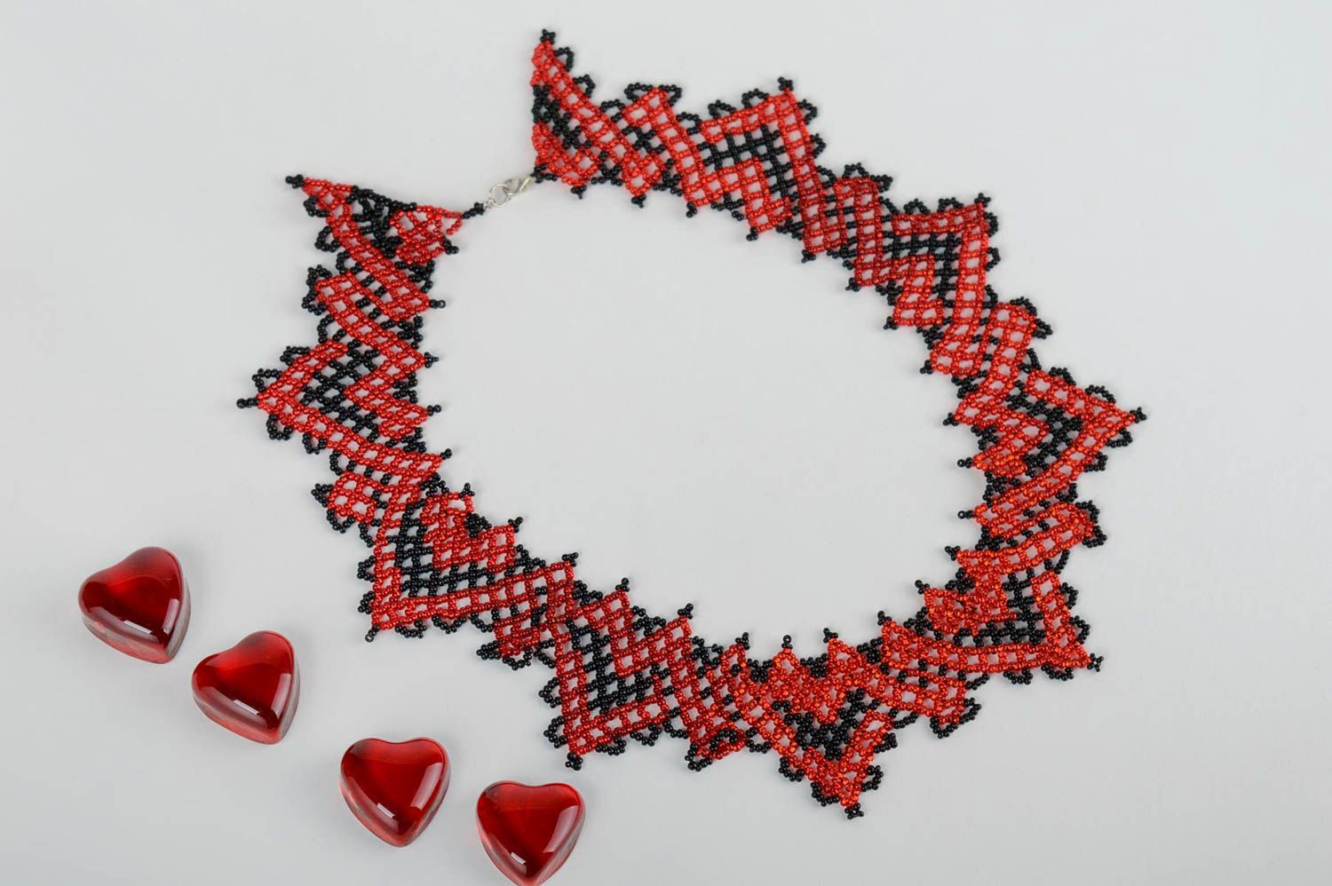 Collier rouge noir Bijou fait main Cadeau femme tissé en perles de rocaille photo 1