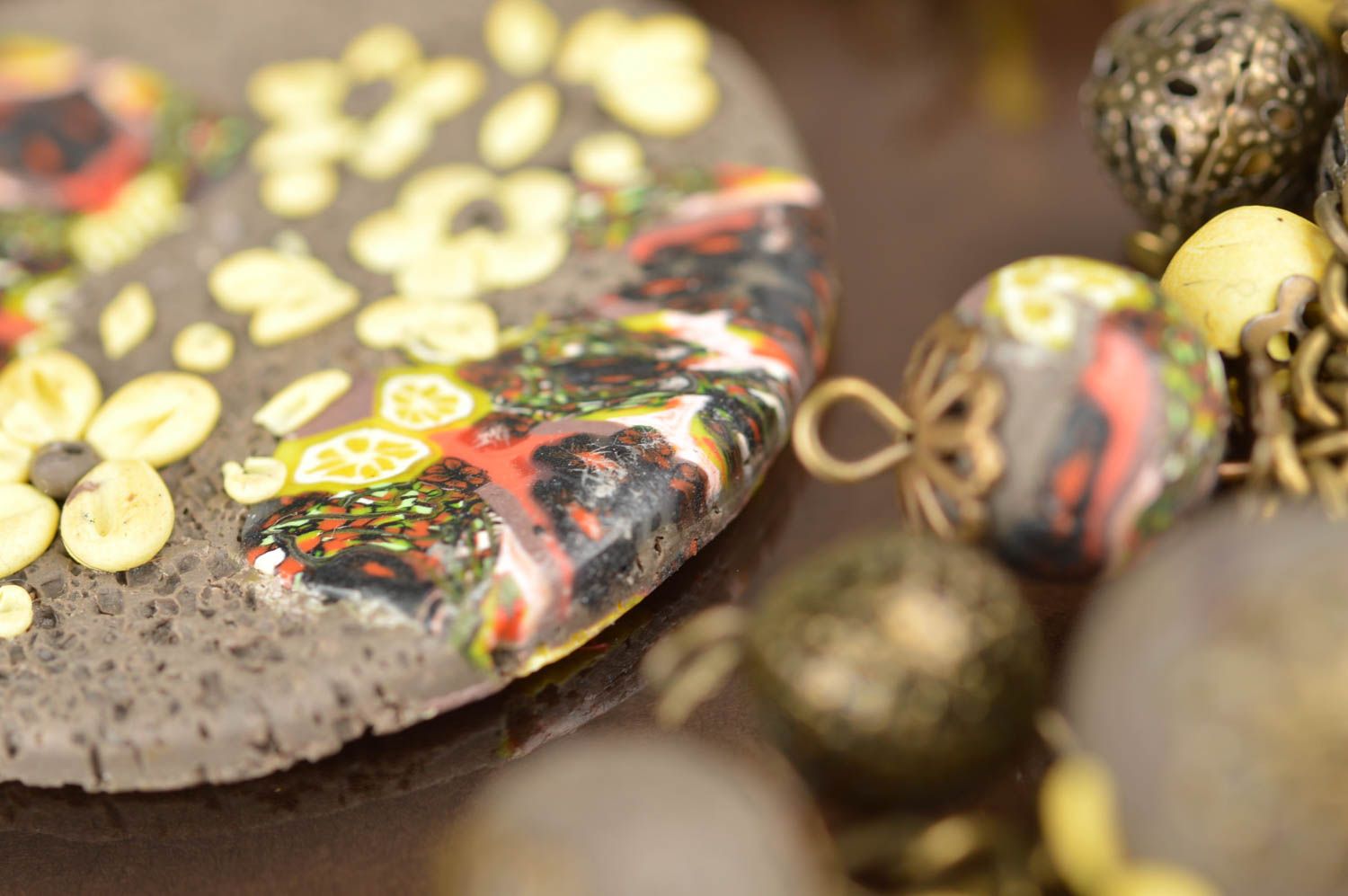 Parure bracelet et pendentif rond en pâte polymère bruns motif floral faits main photo 2
