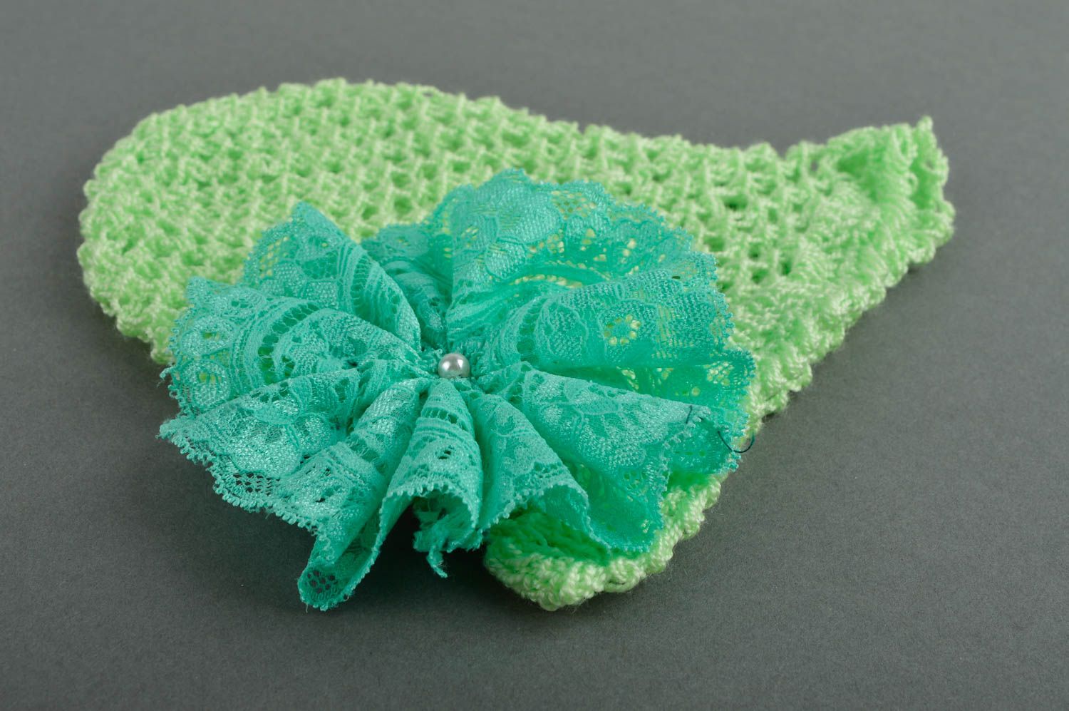Gorro tejido artesanal verde con flor ropita para recién nacidos gorro para bebé foto 4