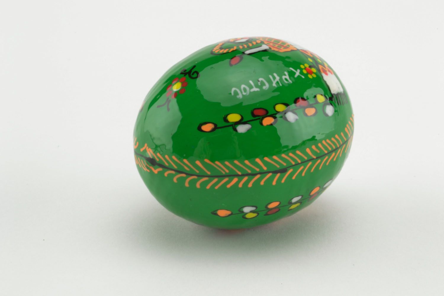 Wooden egg painted with enamel photo 3