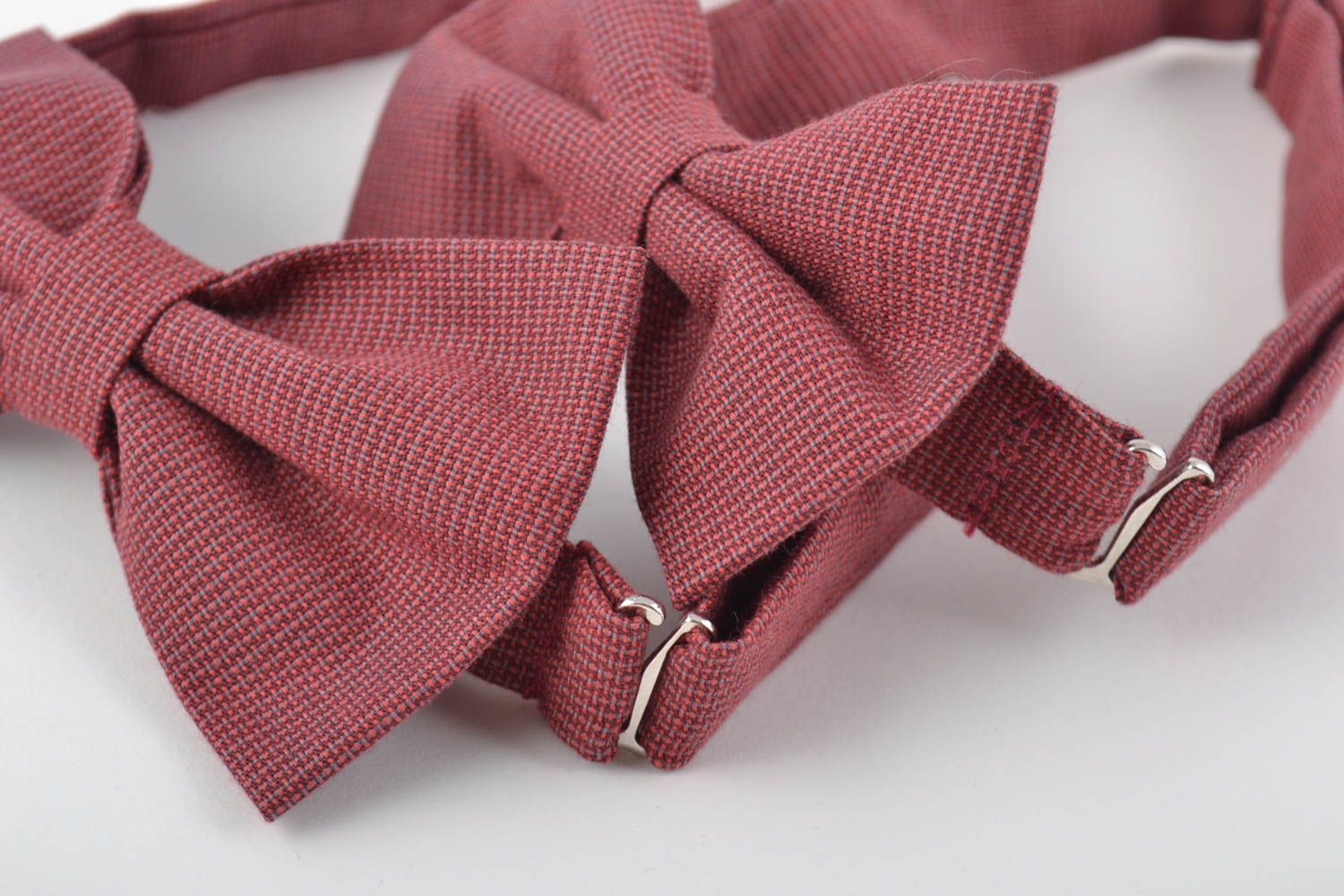 Набор галстуков-бабочек из ткани бордовые 2 шт детская и взрослая хенд мейд фото 2