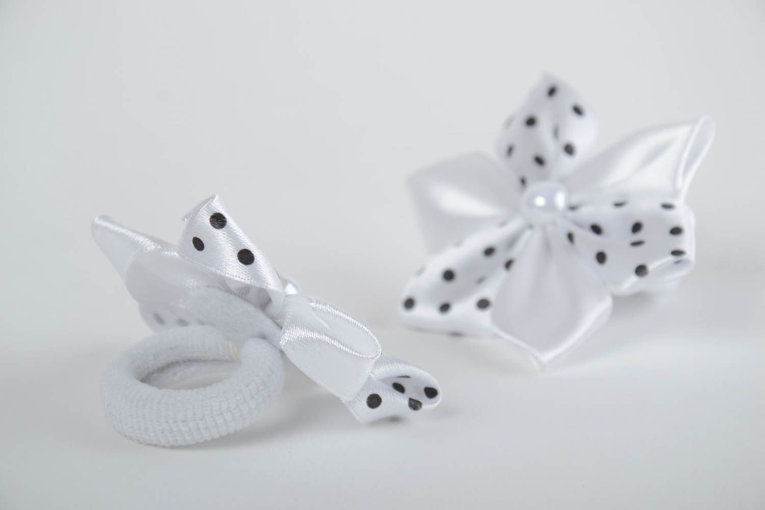Set of 2 handmade white kanzashi satin ribbon flower hair ties for kids photo 2