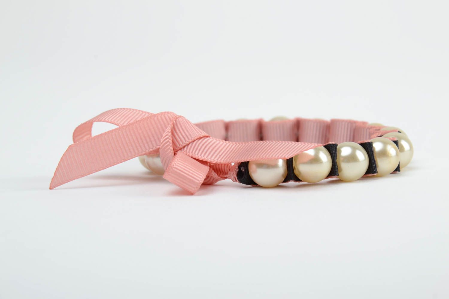 Bracelet de perles en plastique et ruban de reps fait main original rose photo 3