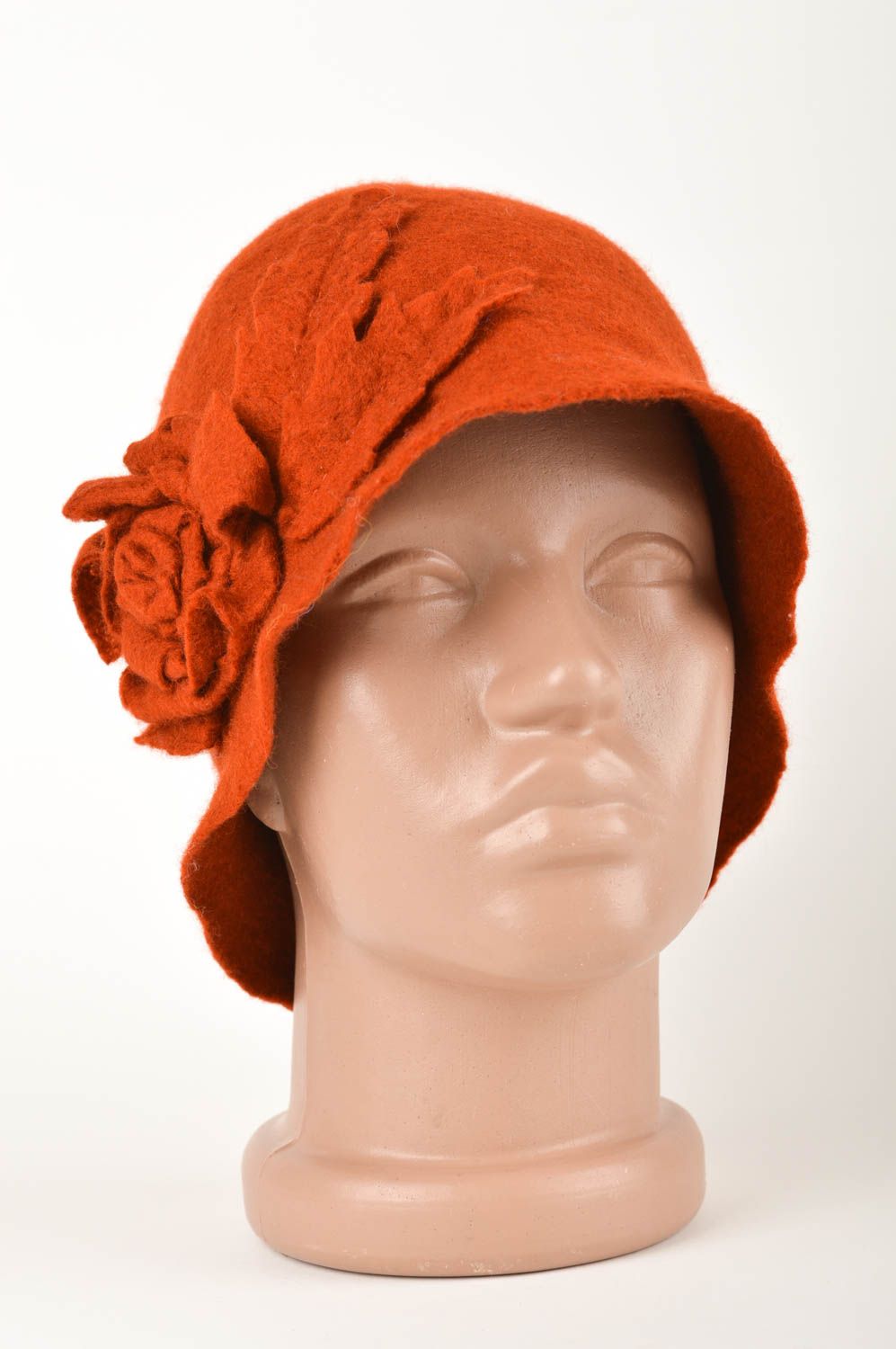Chapeau femme fait main Cloche chapeau Accessoire femme laine feutrée orange photo 1