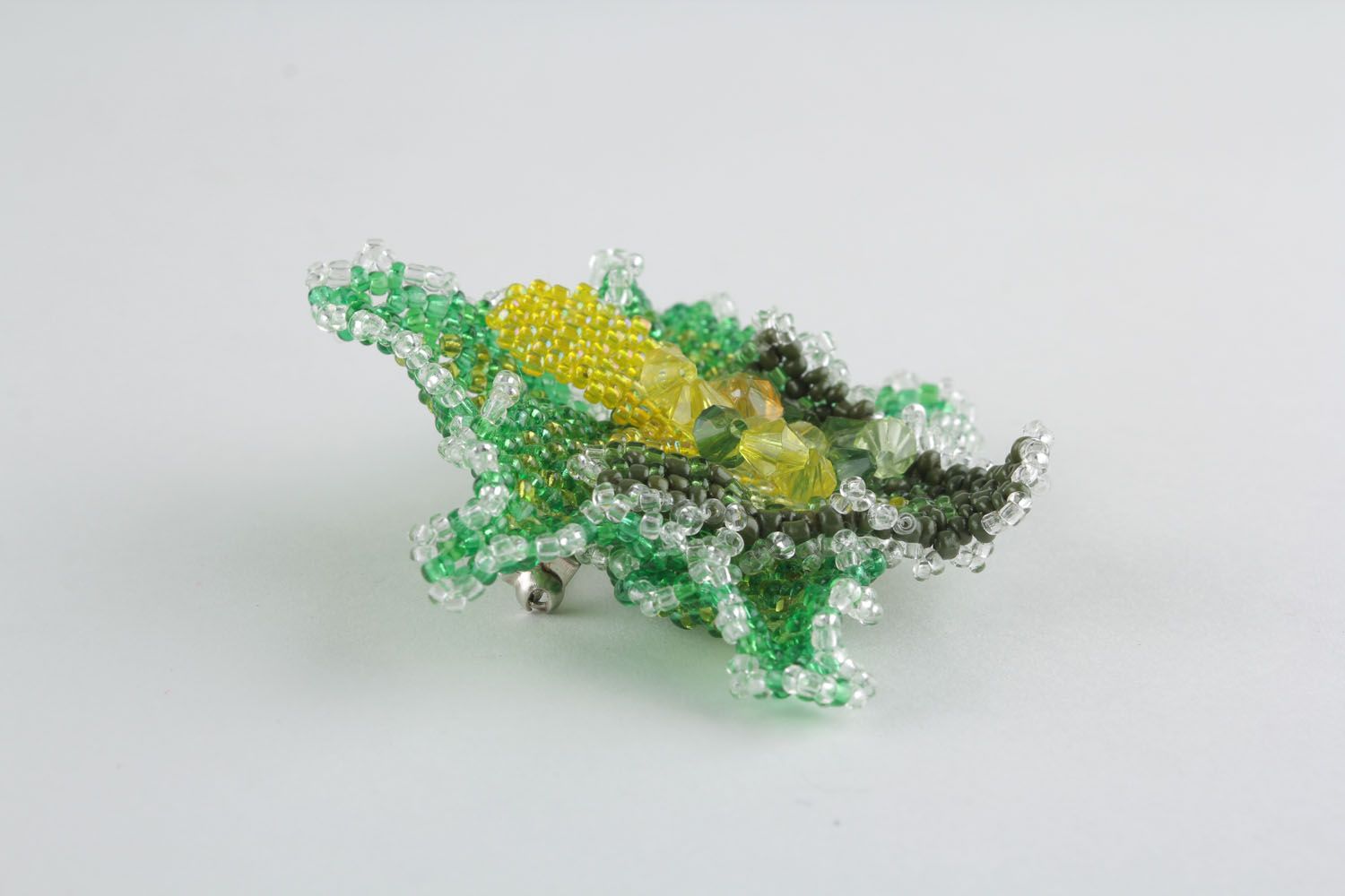 Зеленая брошь из бисера Цветок фото 3