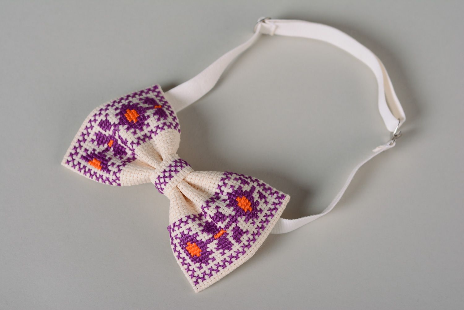 Handmade white bow tie with bright ethnic cross stitch embroidery for men photo 2
