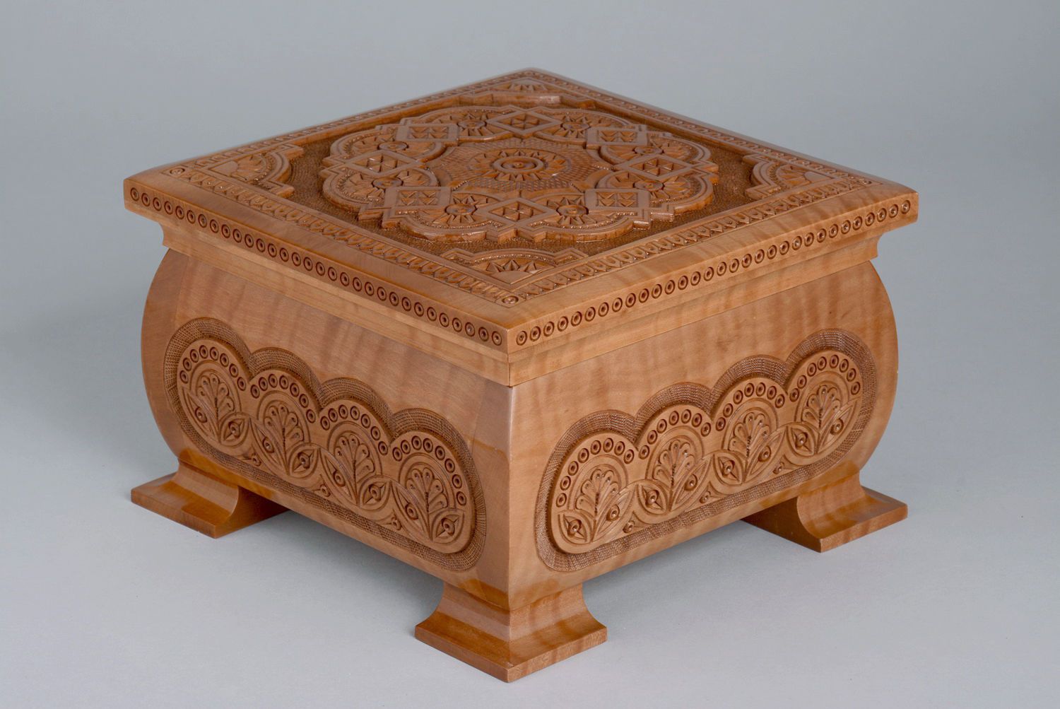 Wooden carved jewelry box photo 4
