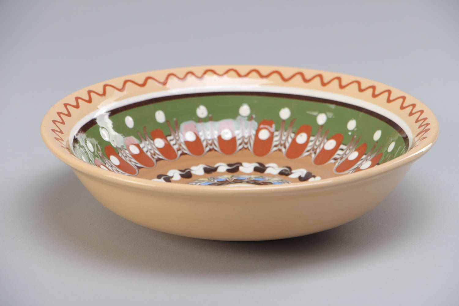 Керамическая тарелка глубокая с росписью цветными эмалями для подачи блюд хенд мэйд фото 2
