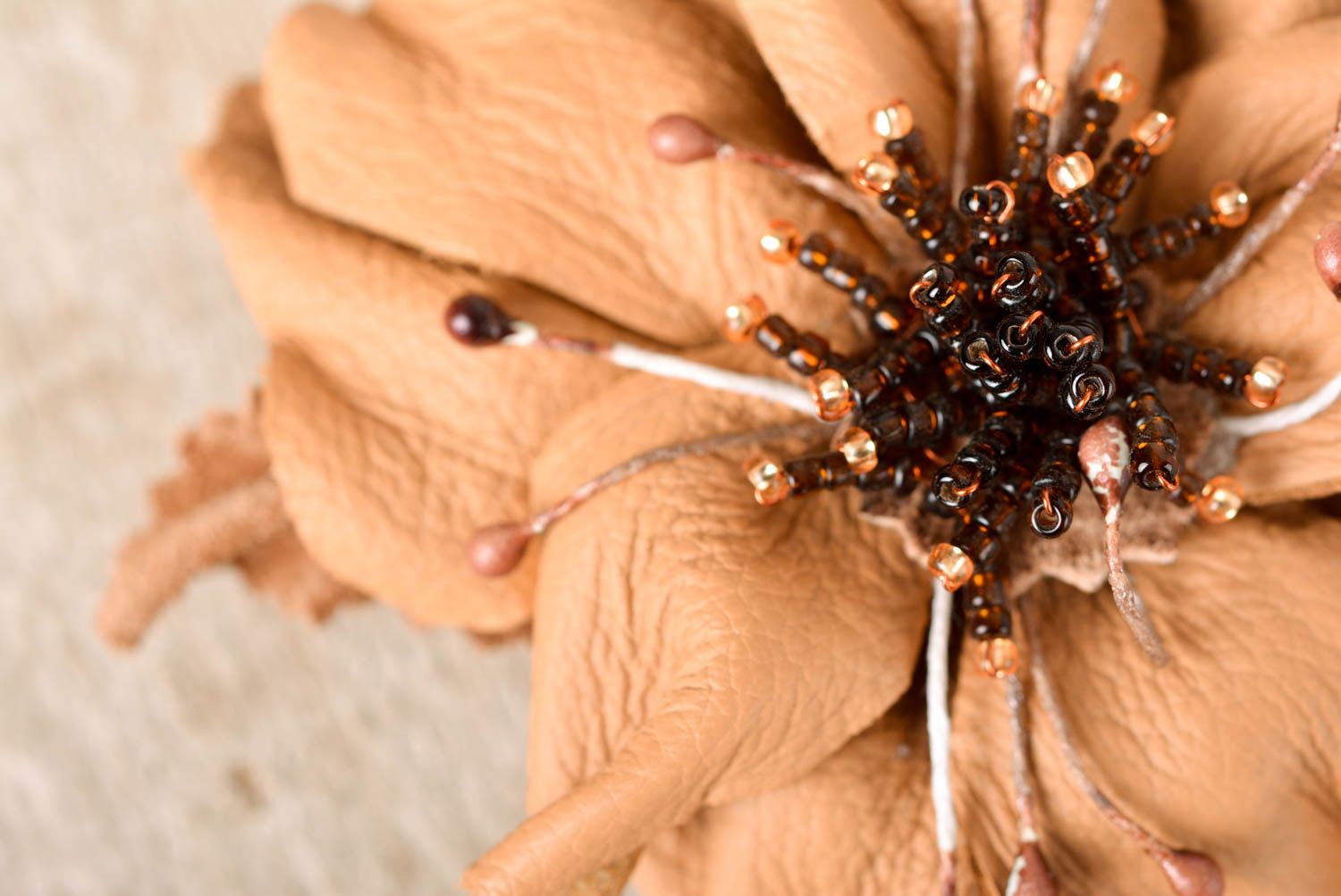 Schmuck Brosche handmade Haarspange Blume Designer Schmuck aus Leder beige foto 3
