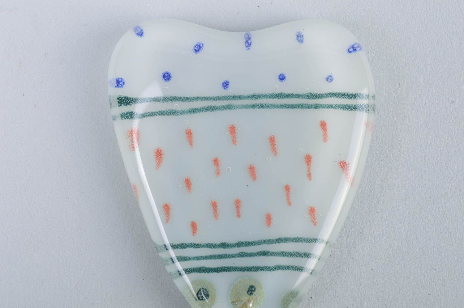 Small cute handmade decorative fused glass fridge magnet white ornamented heart photo 4