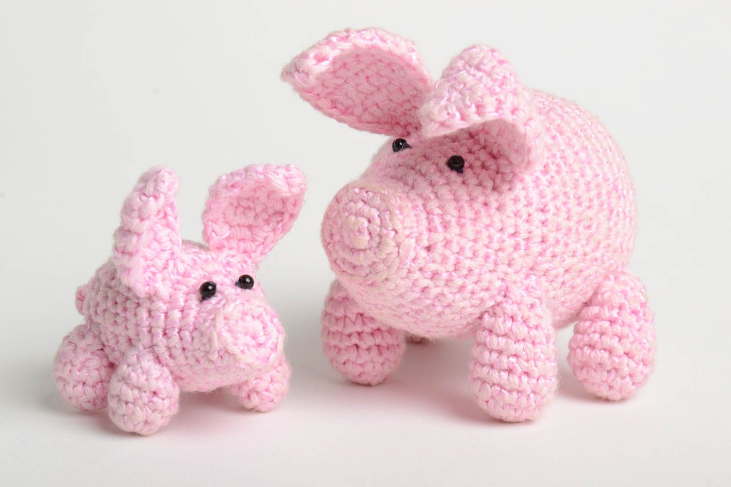 Peluches cochons faites main Jouets tricotés au crochet 2 pièces Cadeau enfant photo 1