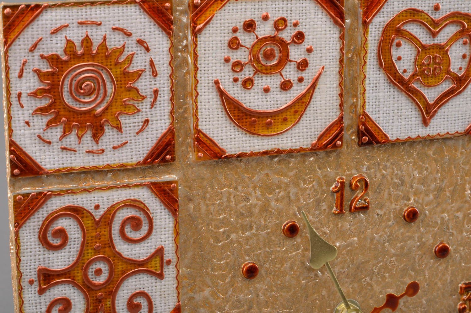 Настенные часы из стекла квадратные расписные ручной работы Наскальные надписи фото 2