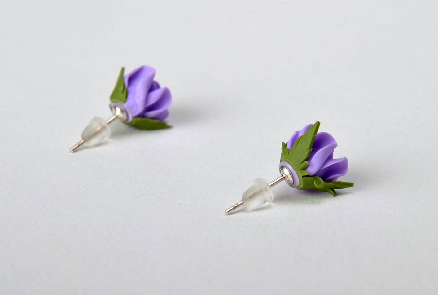 Boucles d'oreilles clous artisanales Rose violette photo 3