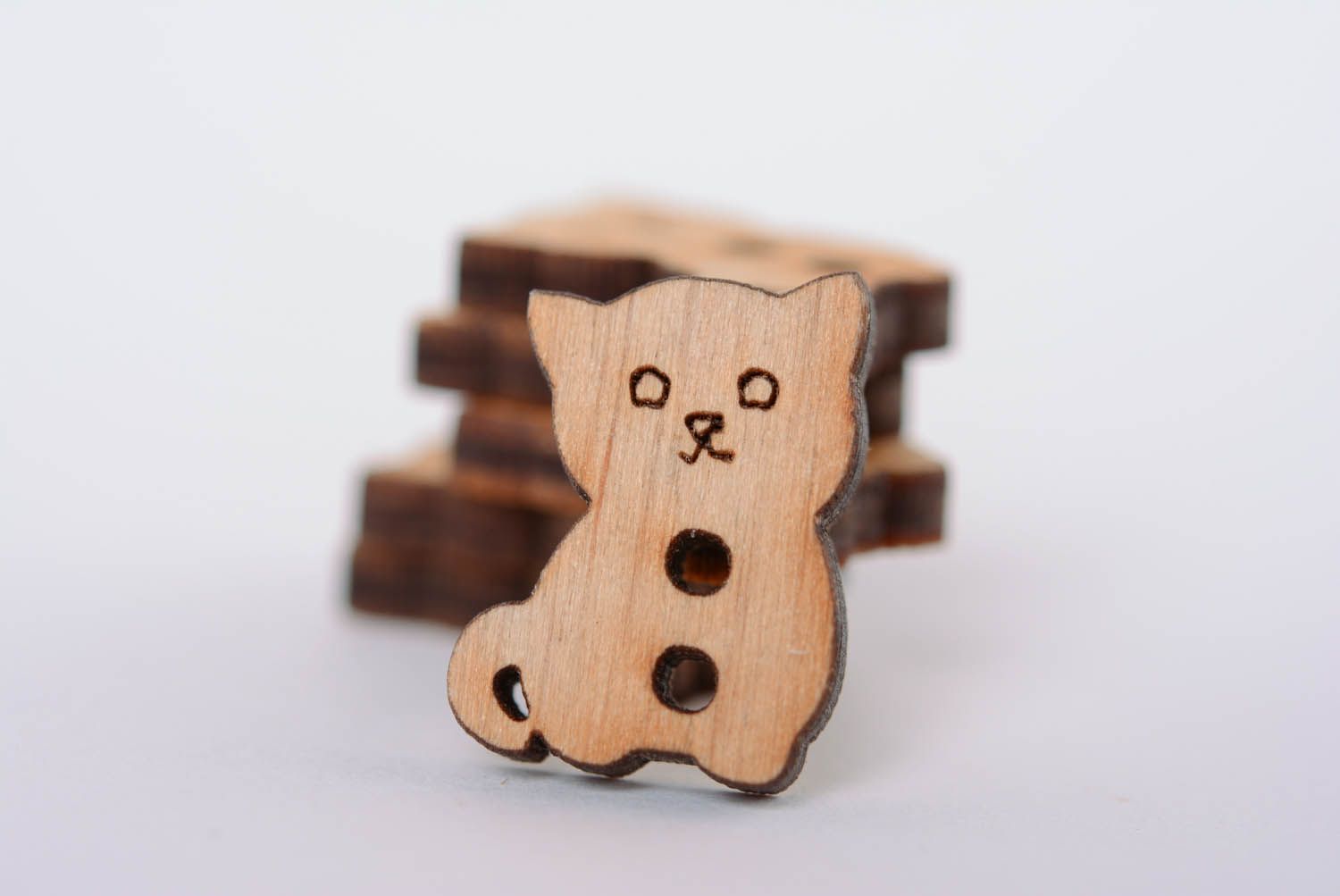 Roh Figuren aus Holz in Form von Katzen foto 4