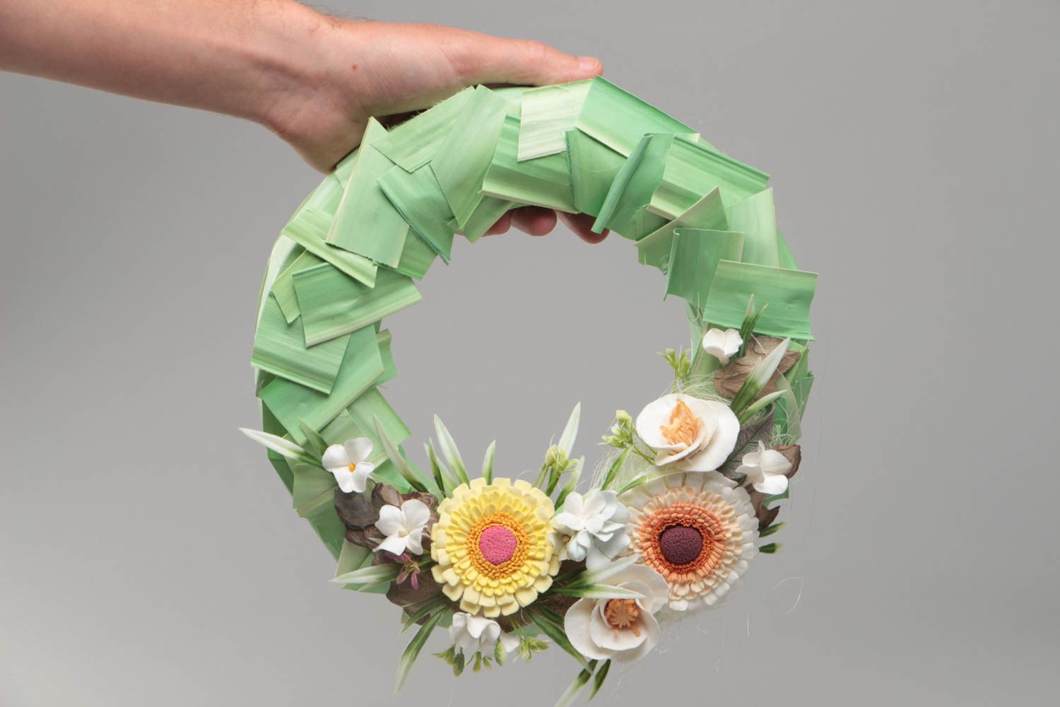 Couronne de porte en pâte polymère avec fleurs faite main verte originale photo 5