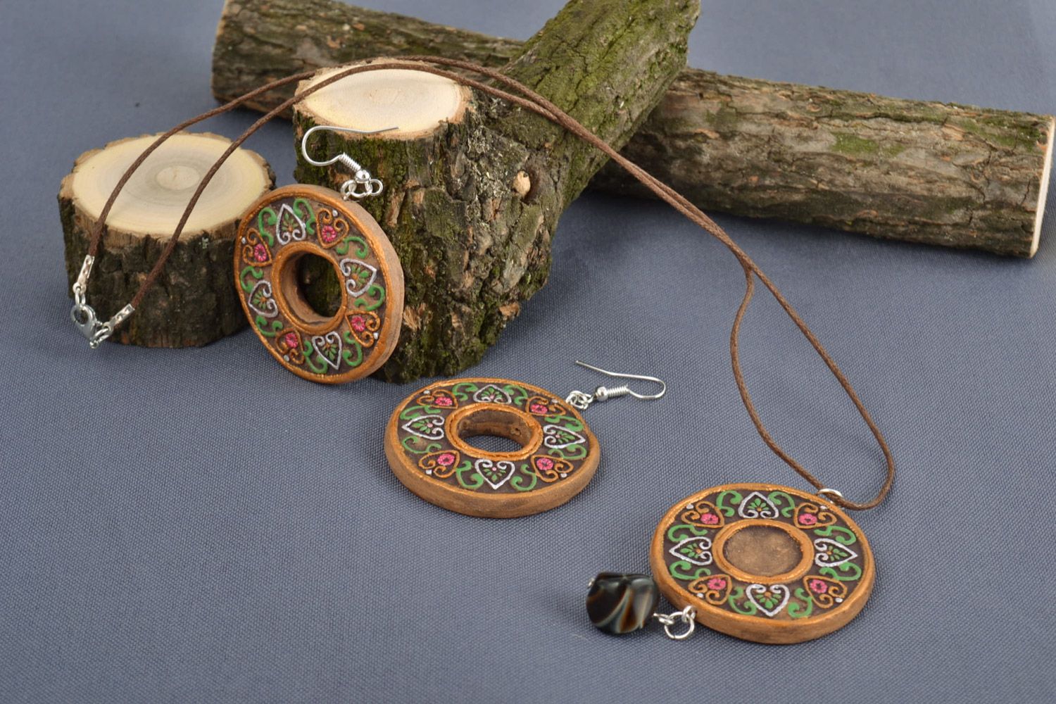Set of handmade designer clay jewelry 2 items round earrings and pendant photo 1