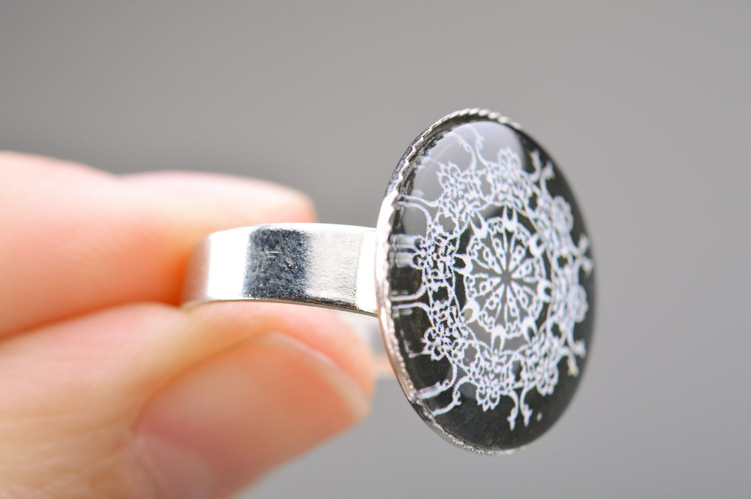 Handmade round patterned metal ring with adjustable size photo 3