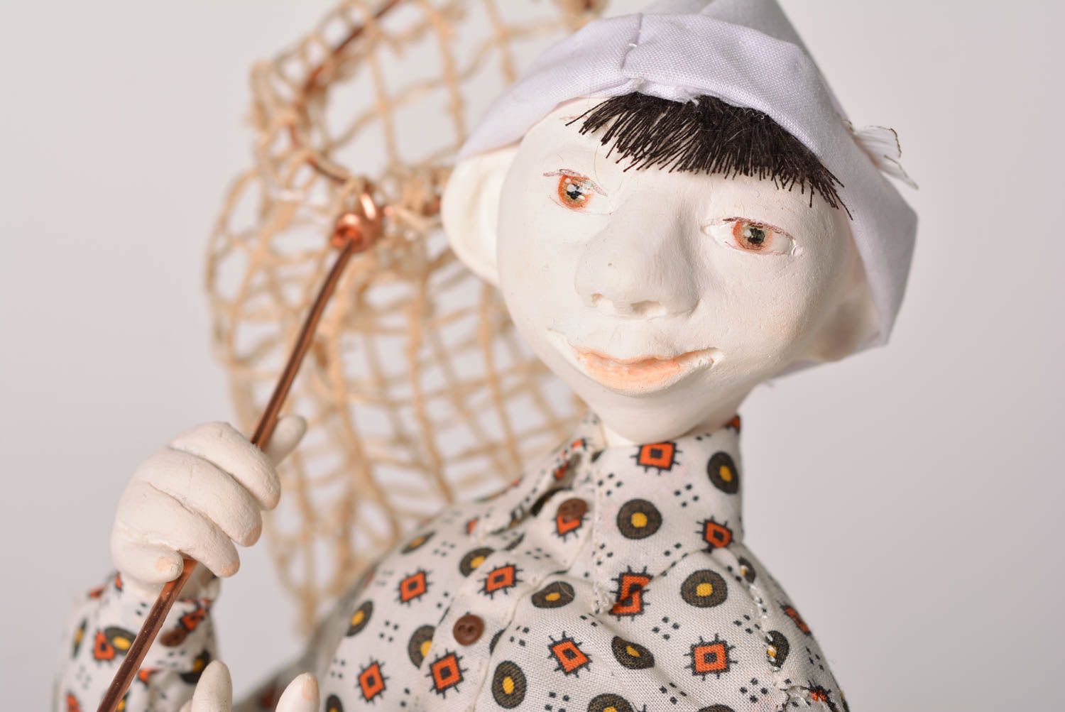Авторская кукла игрушка ручной работы интерьерная кукла ловец бабочек с сачком фото 2