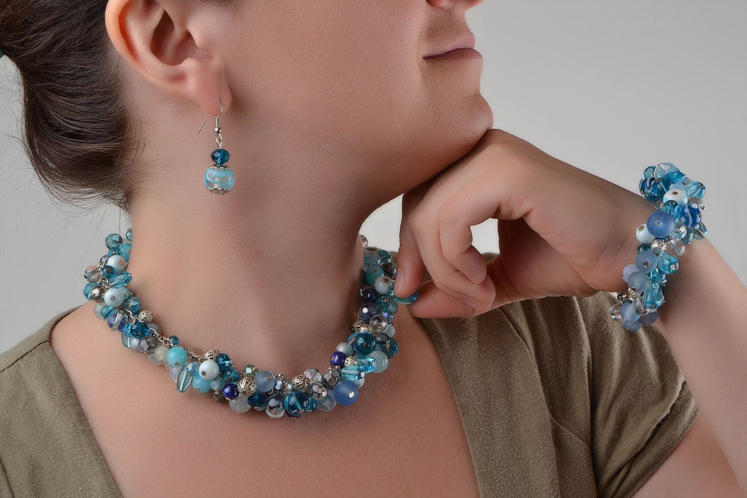 Parure de bijoux bleu clair en verre et pierres naturelles faits main 3 pièces photo 2