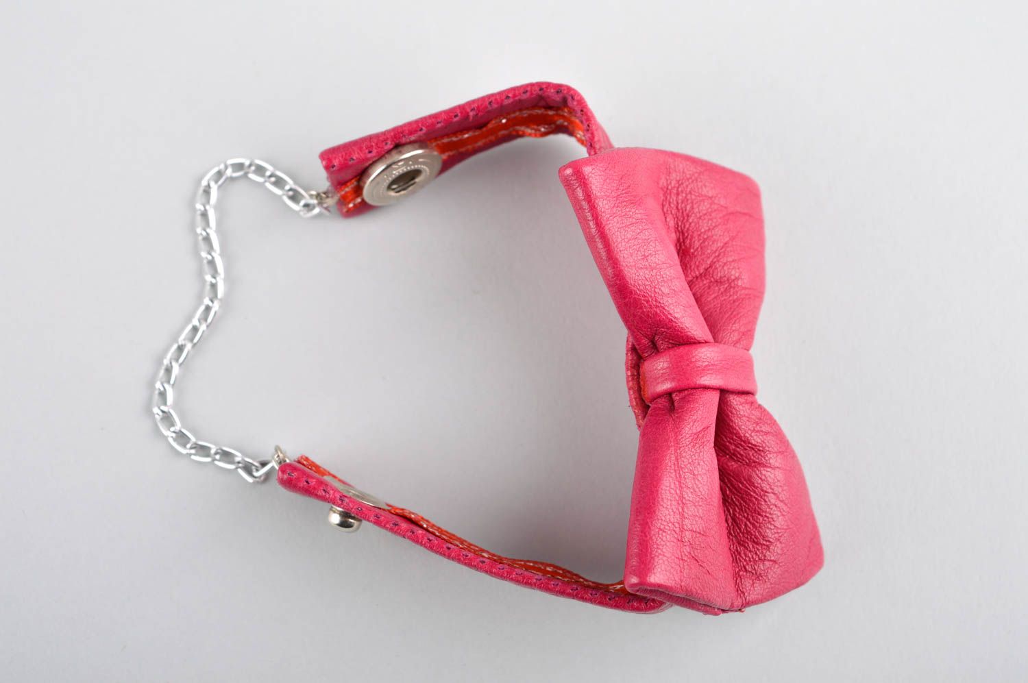 Кожаный браслет хэнд мэйд браслет на руку розовый с бантом украшение из кожи фото 4