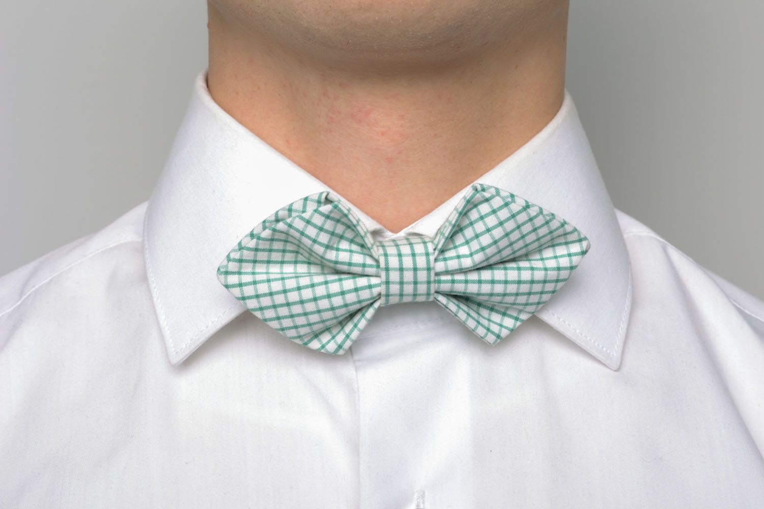 Bow tie with pointed tips photo 1