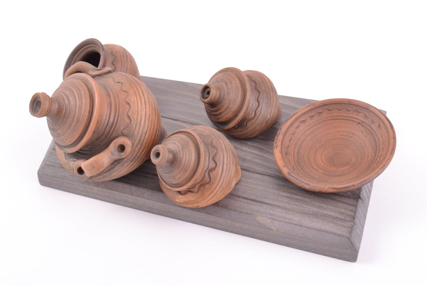 Объемное панно в виде деревянной доски с глиняной посудой кухонное хэнд мэйд фото 4