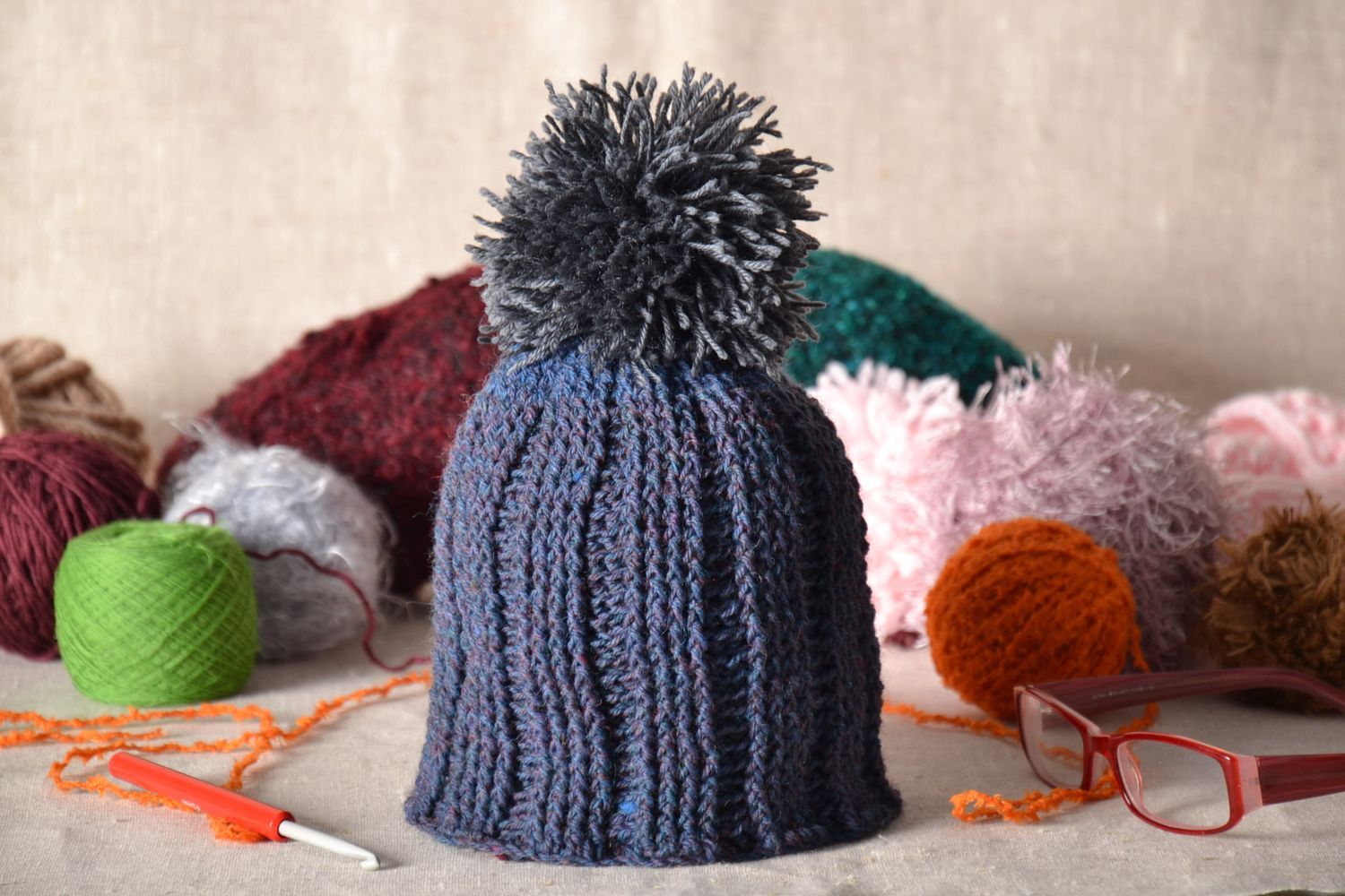 Crochet hat with pompon photo 1