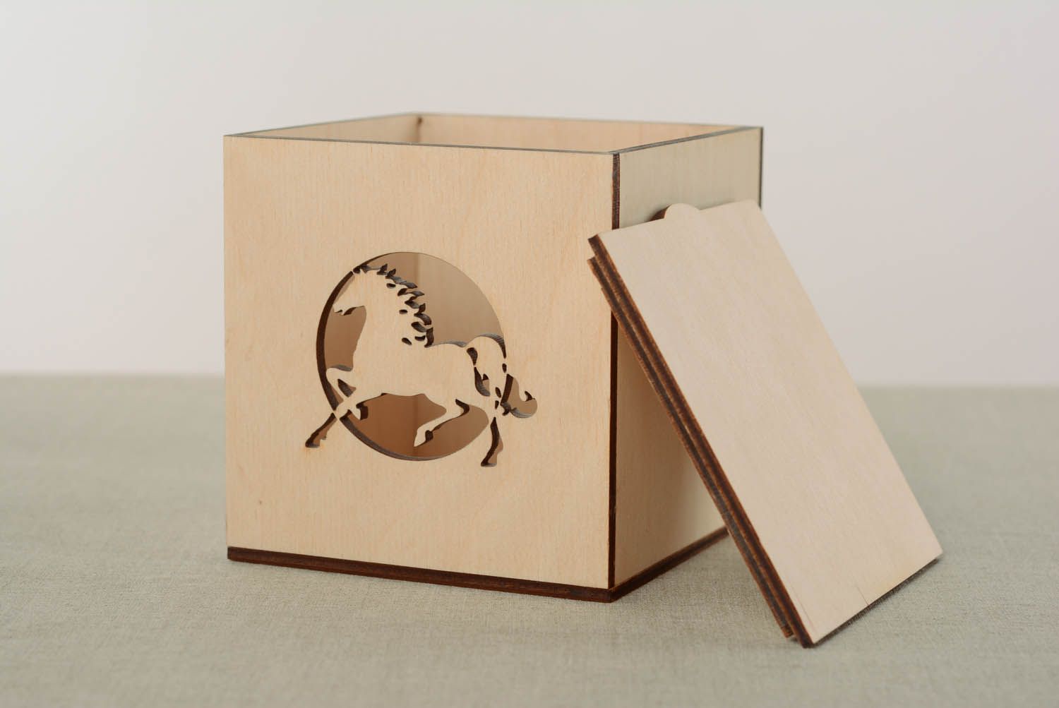 Boîte à décorer en bois Cheval carrée faite main photo 1