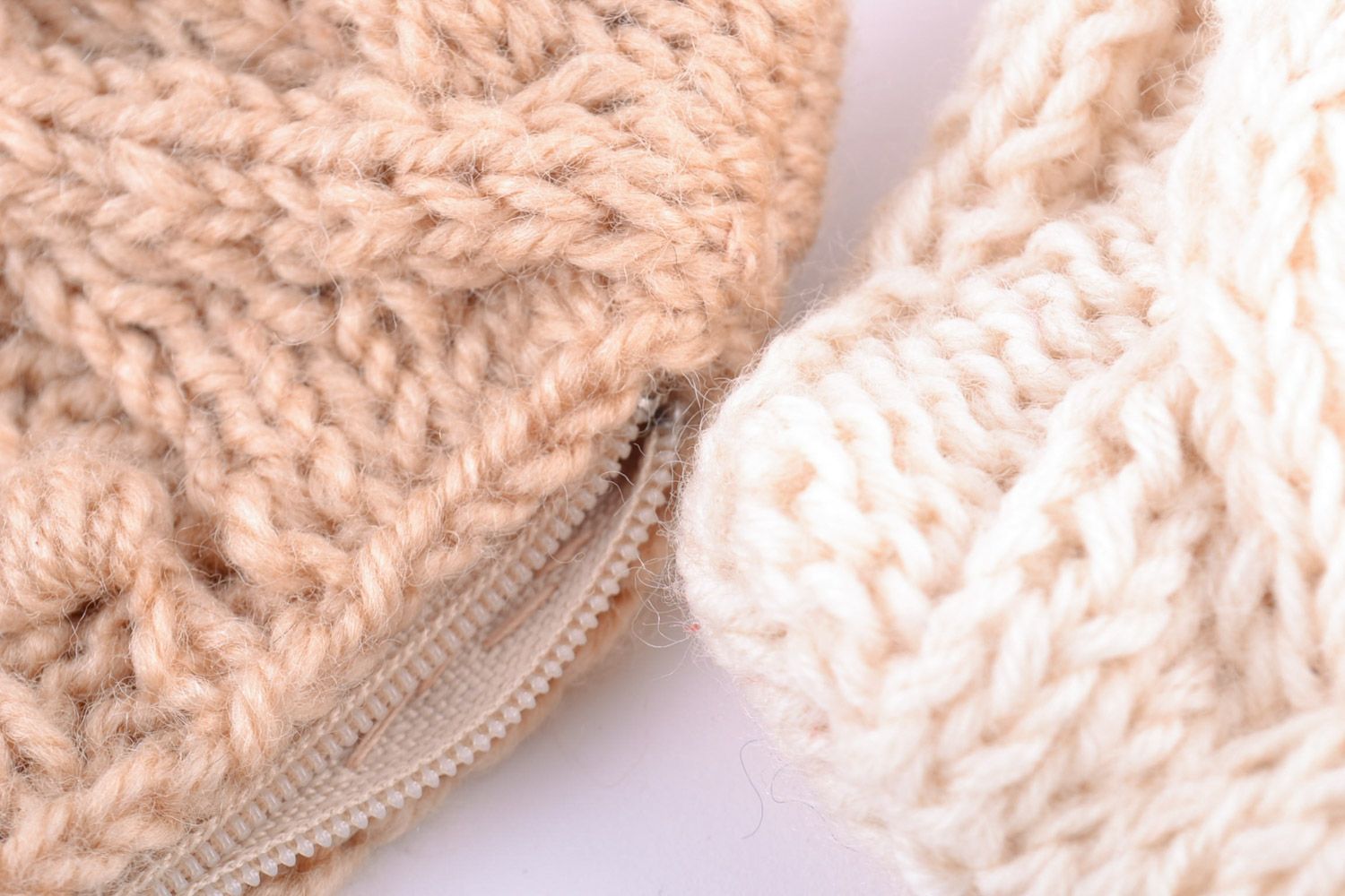 Deux petites housses de coussins tricotées en mi-laine beiges faites main photo 3