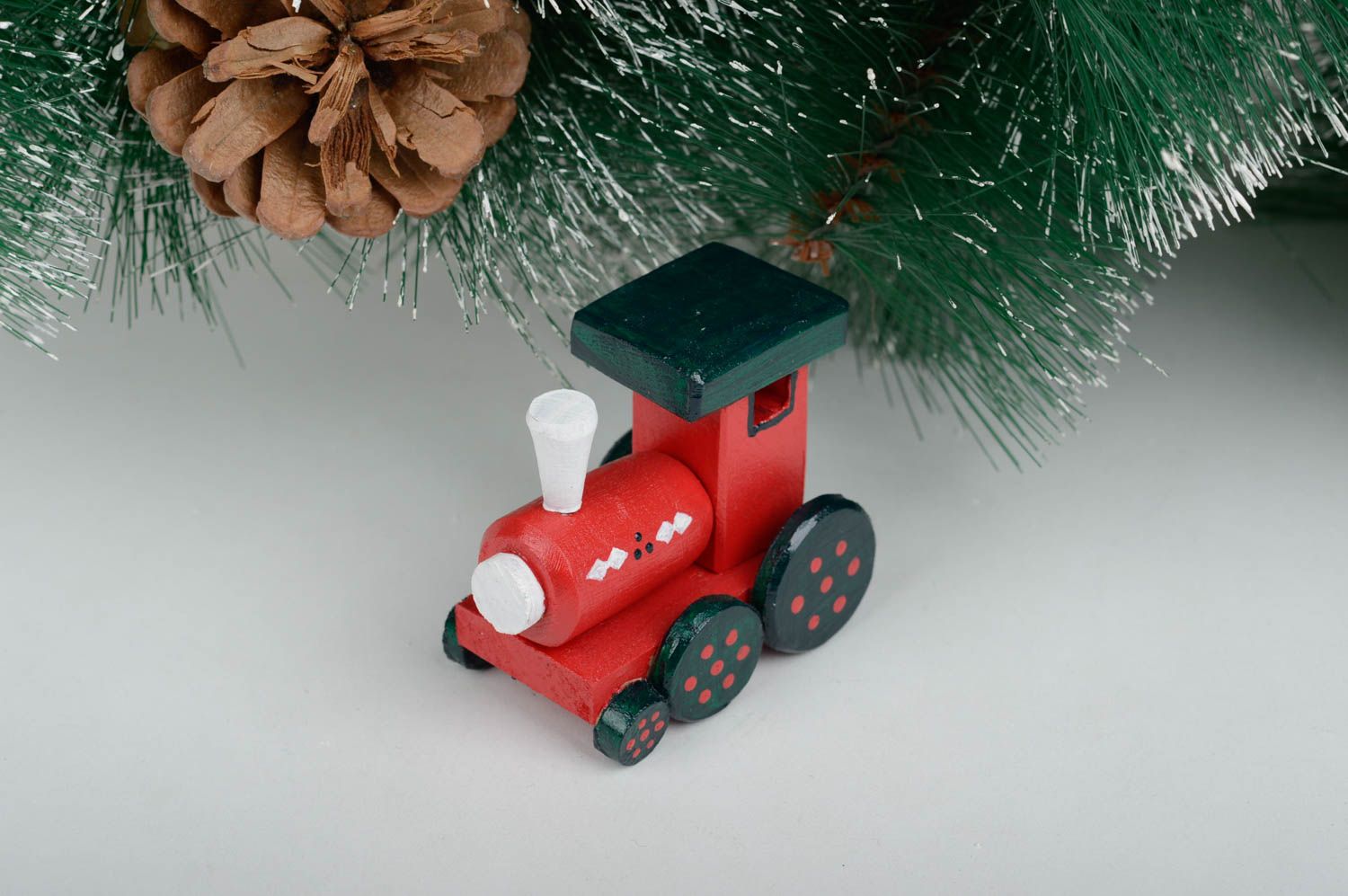 Игрушка ручной работы игрушка из дерева локомотив фигурка из дерева с росписью фото 1