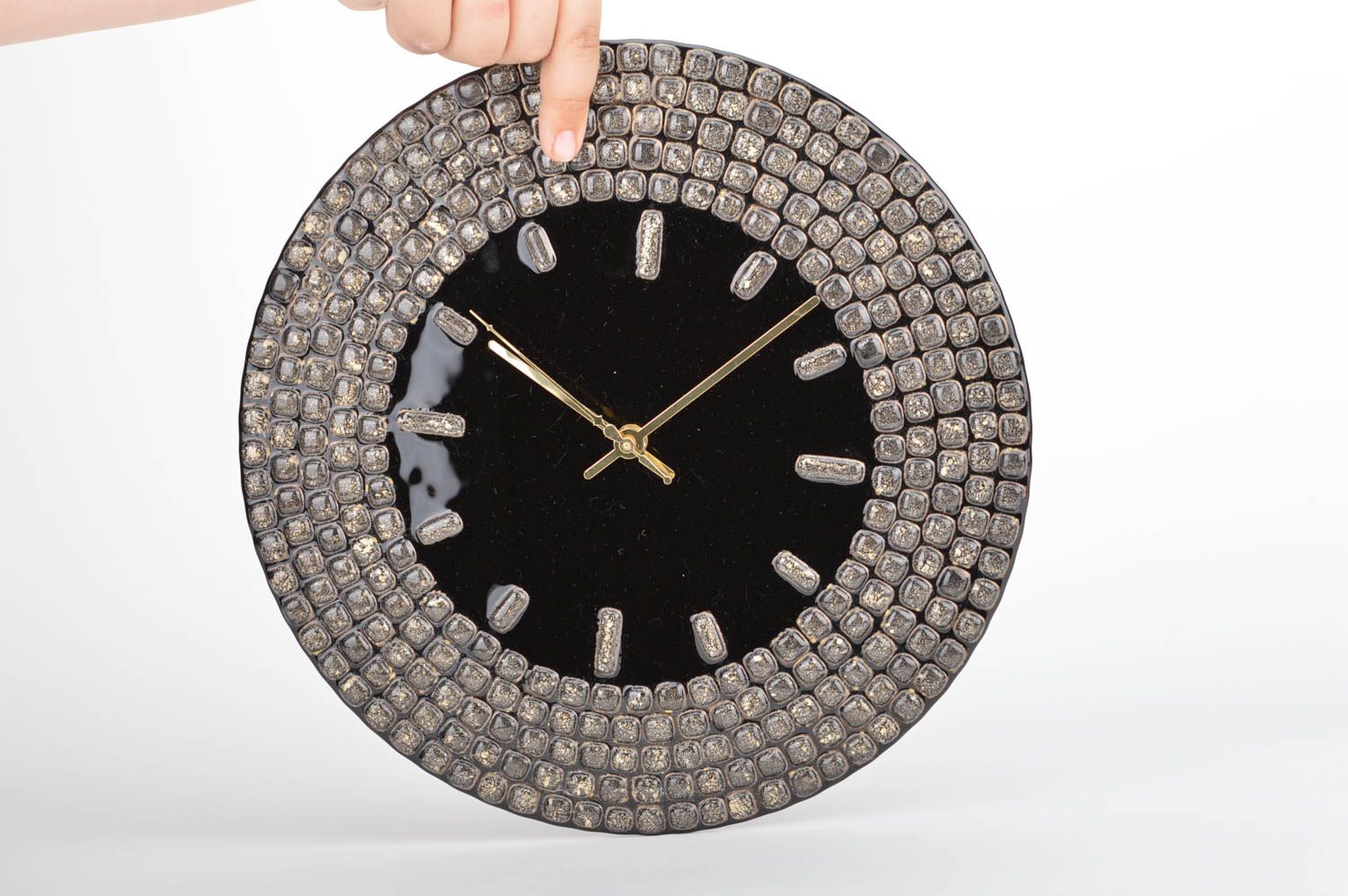 Настенные часы ручной работы из стекла в технике фьюзинг круглые для декора фото 3
