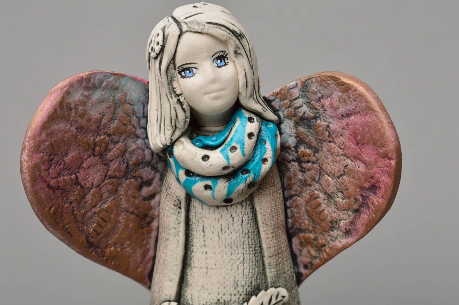 Фарфоровая фигурка ангела с цветами небольшая цветная красивая ручной работы фото 3