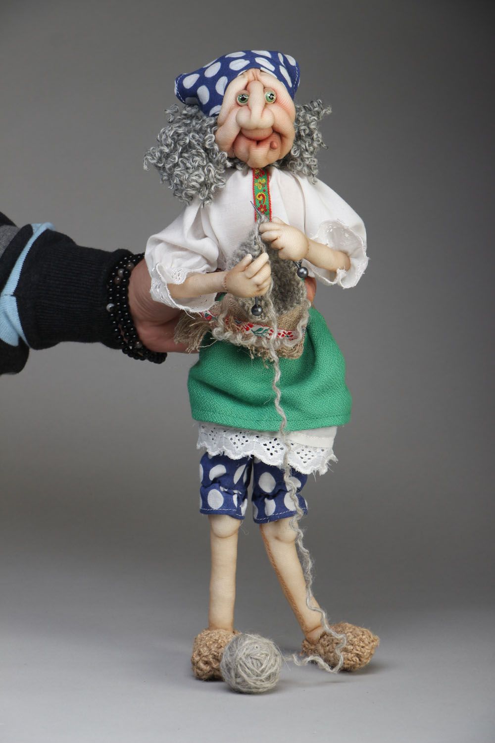 Чулочная кукла Бабка-ежка рукодельница фото 4