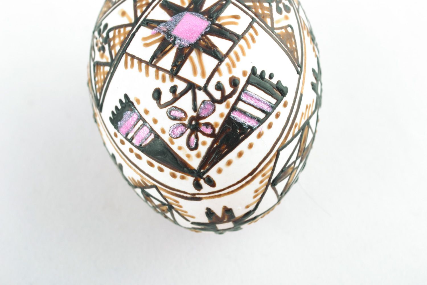 Œuf-écrit pyssanka faite main blanc dessin peint à la cire cadeau de Pâques photo 4