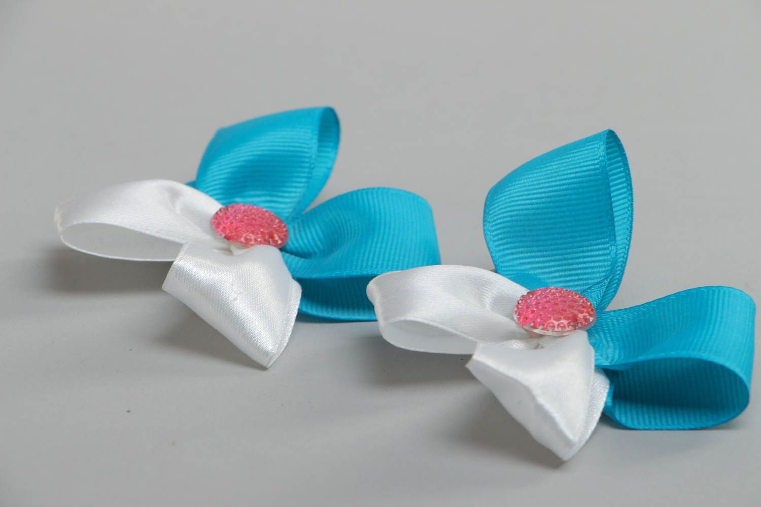 Set of handmade hairpins made of satin ribbons bows 2 pieces hair accessories photo 3