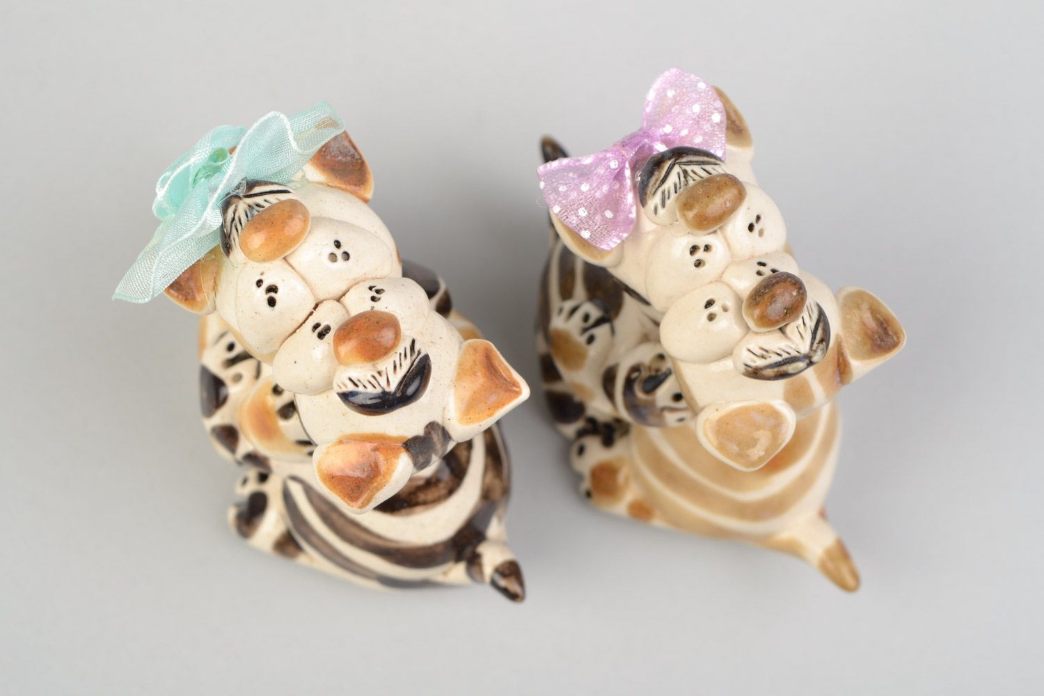 Se of 2 handmade miniature painted ceramic animal figurines Kittens in Love photo 4