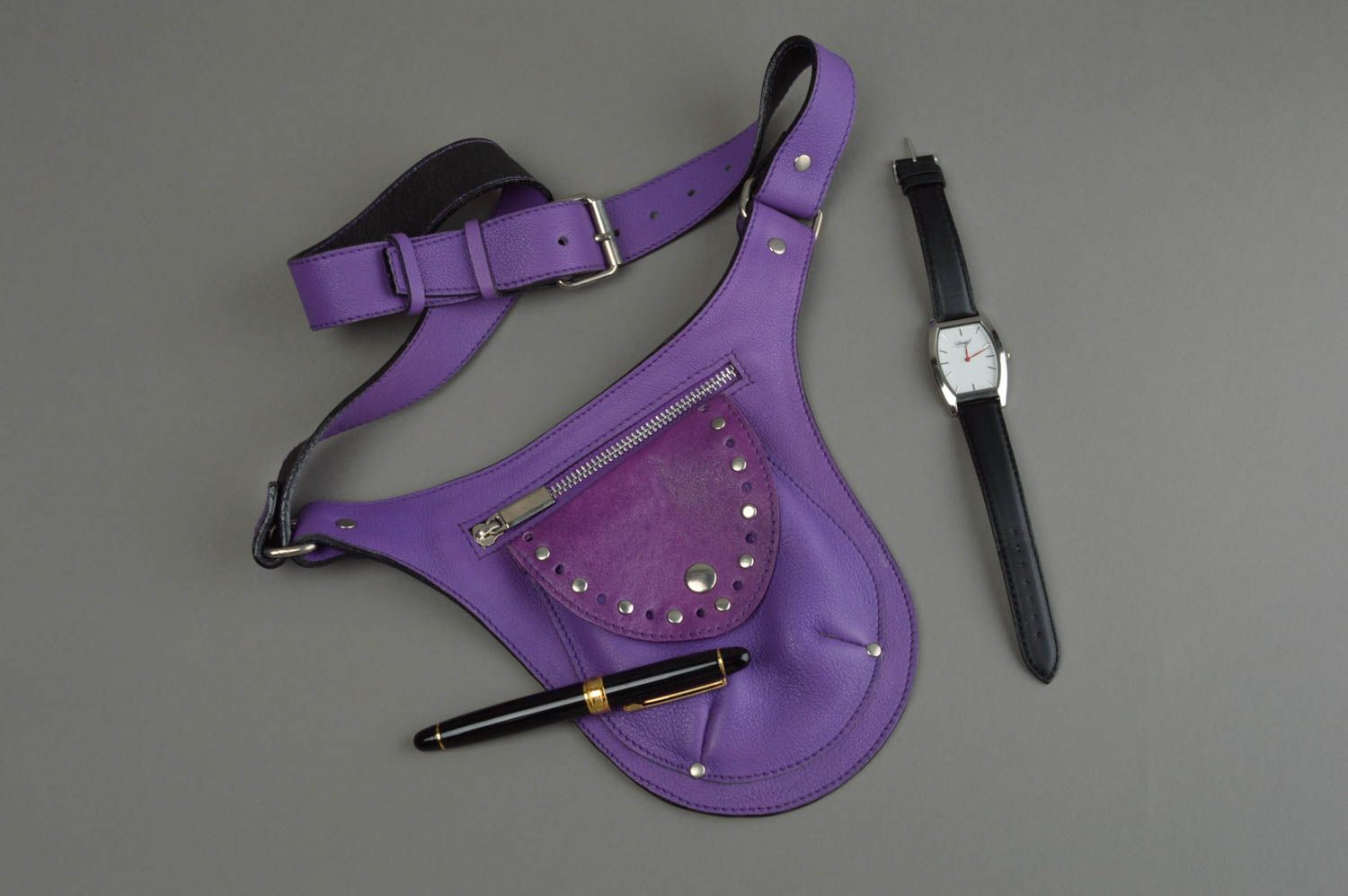 Joli sac ceinture en cuir naturel fait main accessoire violet design de créateur photo 1