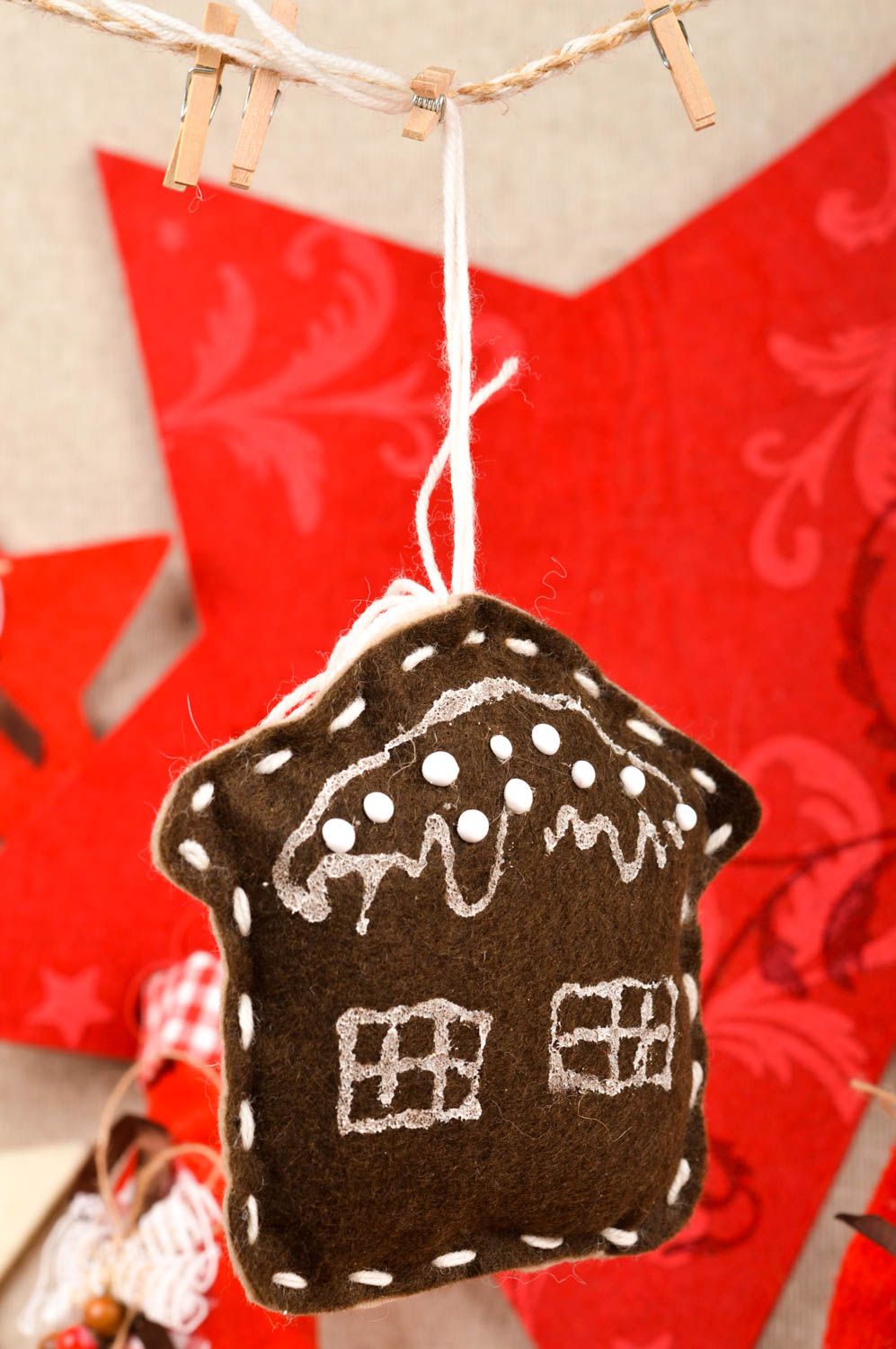 Декоративная подвеска ручной работы игрушка на елку декор для дома пряничный дом фото 1