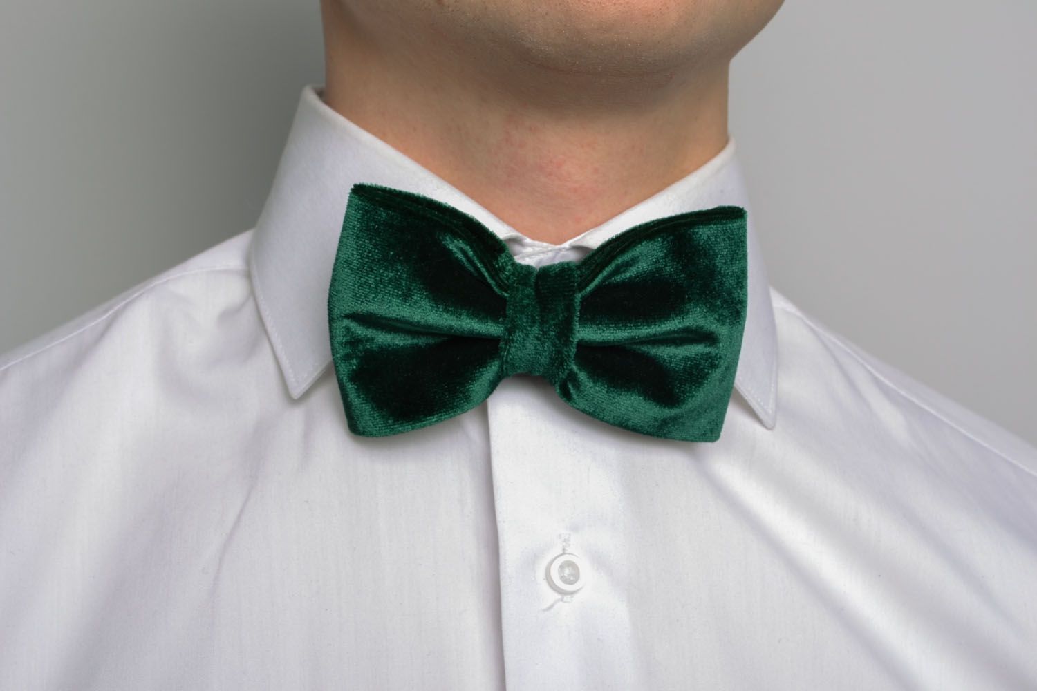Зеленый галстук-бабочка фото 1