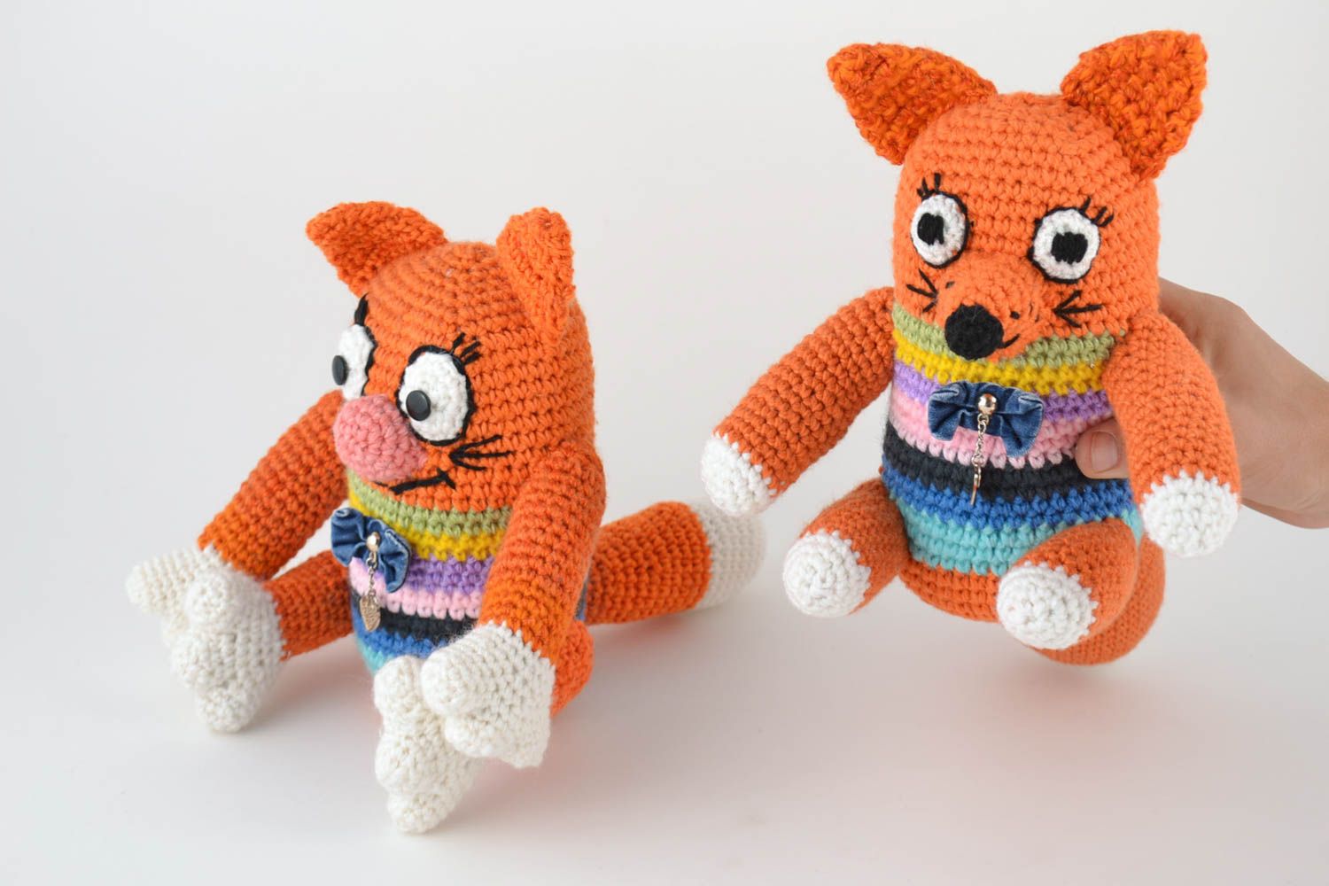Мягкие вязаные игрушки лисички набор 2 штуки рыжие детские красивые милые фото 5