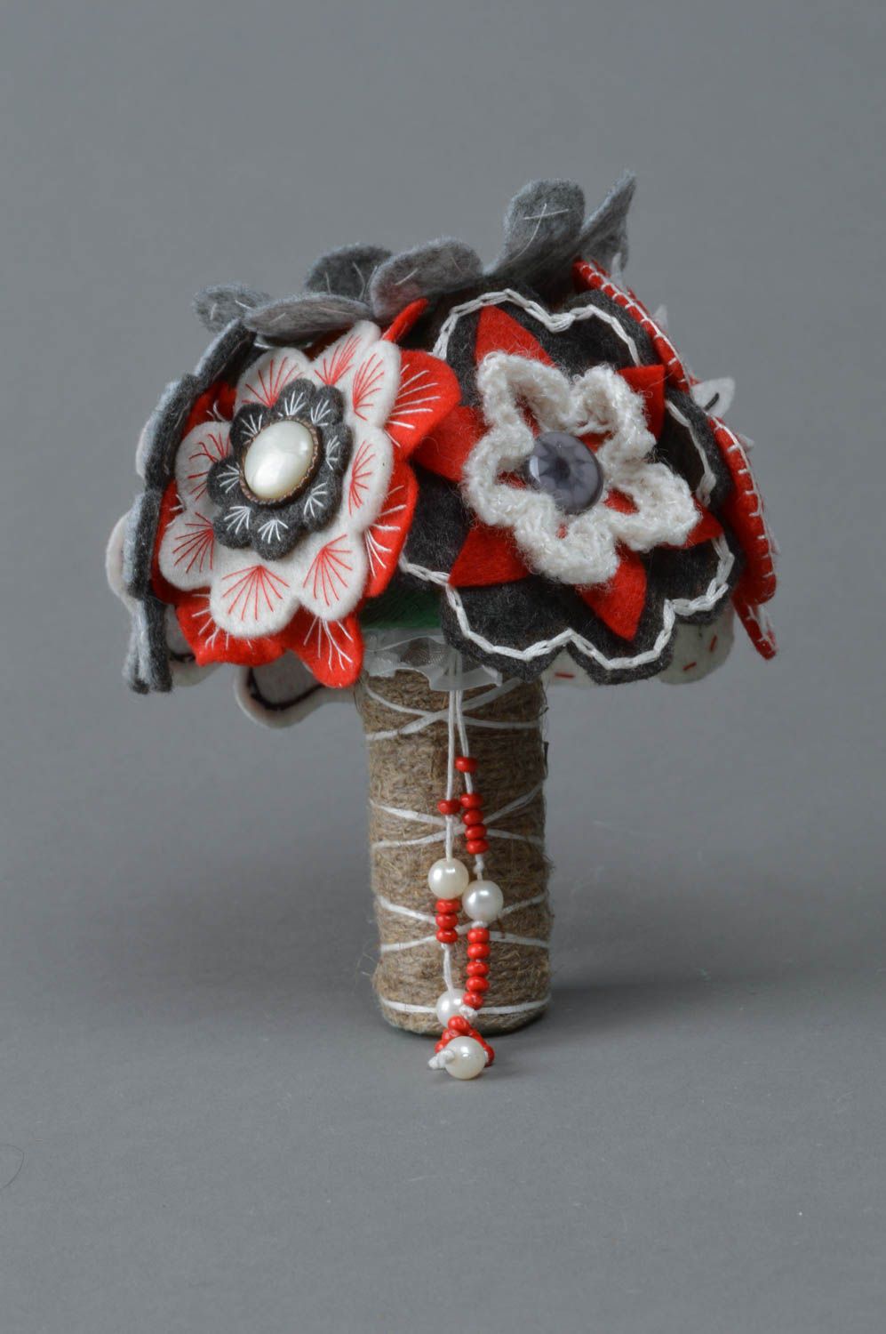 Künstliche dekorative Blumen aus Stoff für Haus Dekor in Grau handmade foto 1