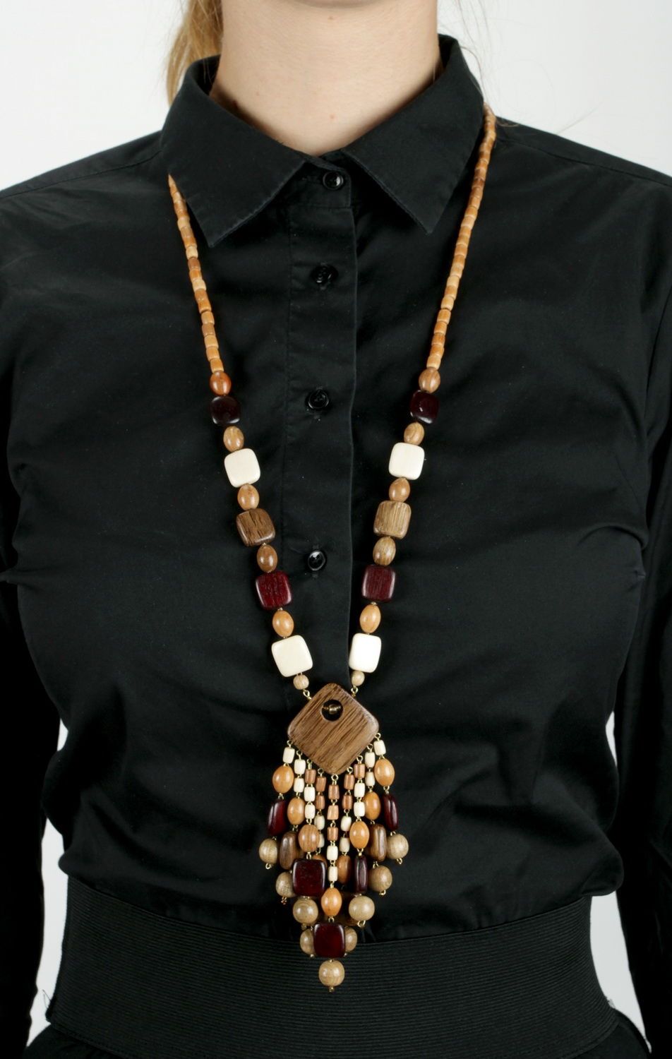 Wooden ethnic necklace. photo 3