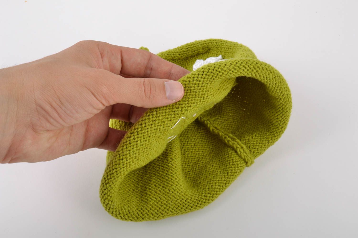 Bonnet tricoté à la main aux aiguilles vert en coton avec fleurs pour enfant  photo 2