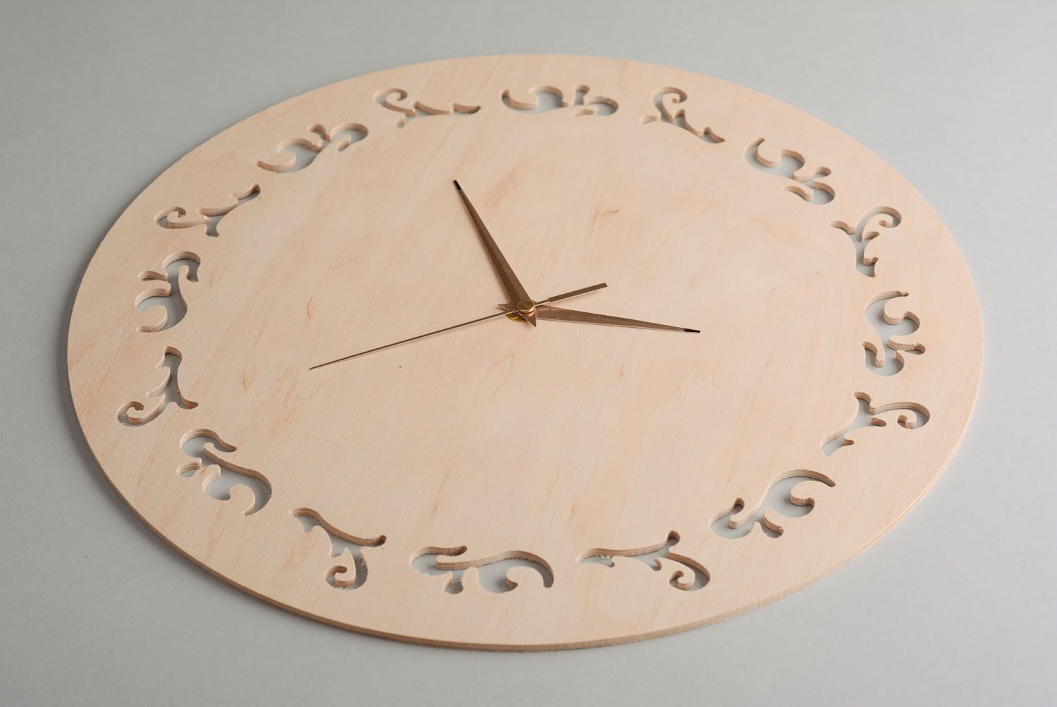 Horloge ronde décorative Ajourée faite main photo 1