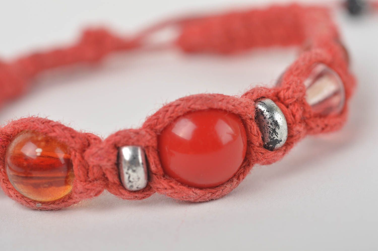 Bracelet tendance Bijou fait main rouge tressé perles céramiques Cadeau femme photo 2