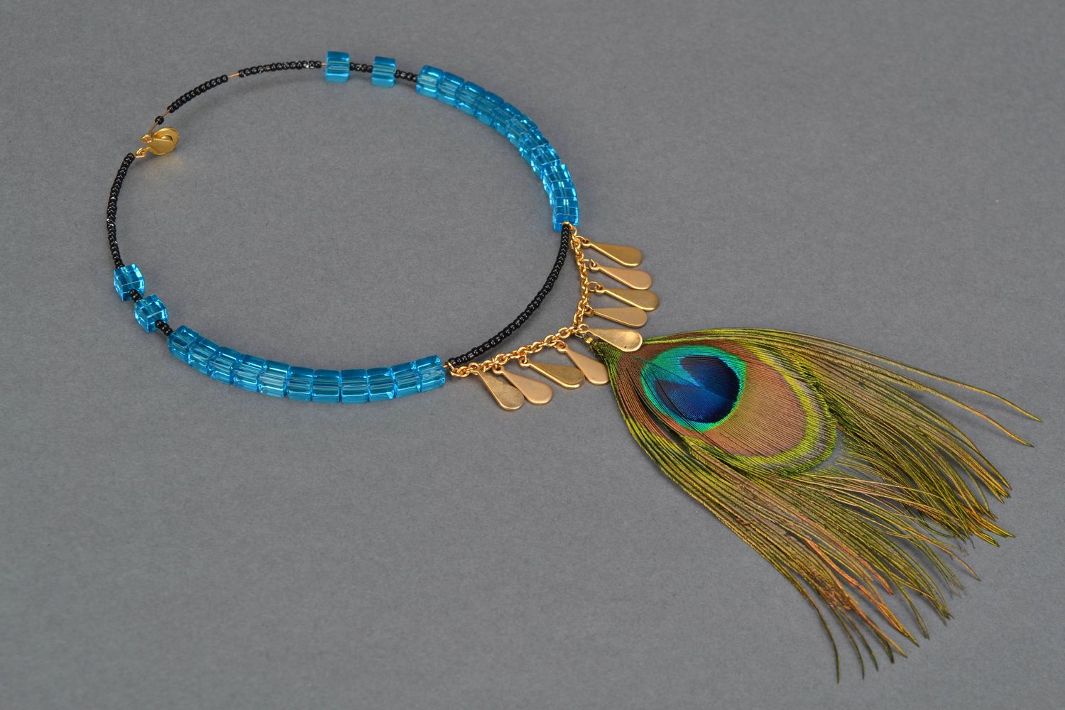 Handmade peacock feather necklace photo 3