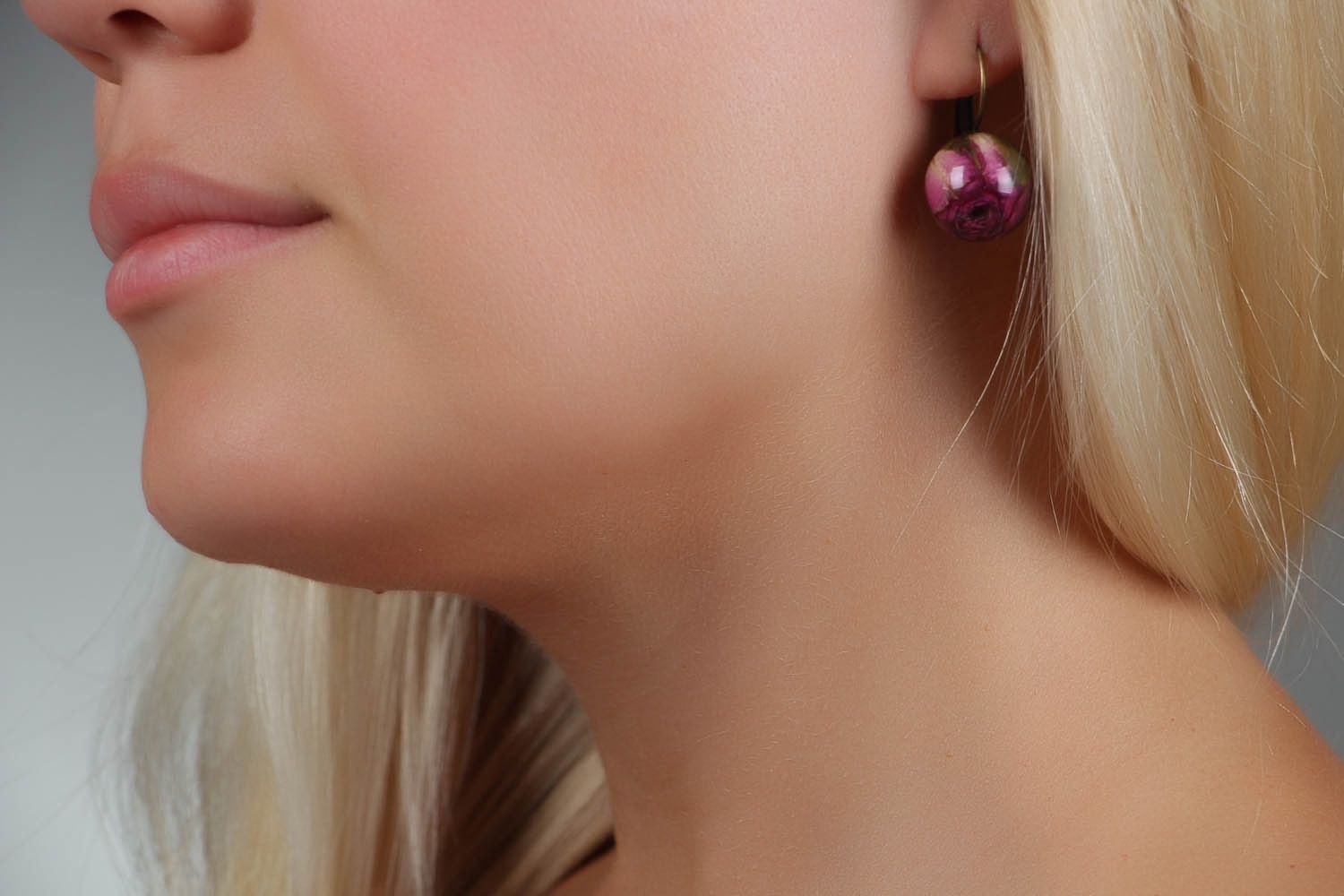 Boucles d'oreilles boutons de rose faites main photo 5