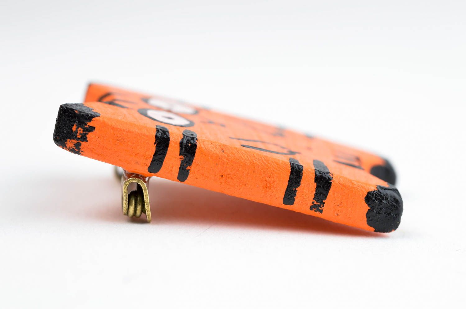 Handgefertigt Accessoire für Frauen Brosche Tier Holz Schmuck orangefarben foto 2