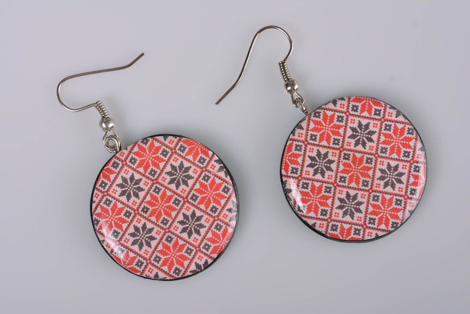 Handmade round plastic earrings with ornament and epoxy coating photo 4